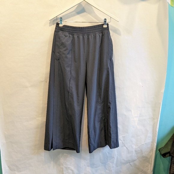 Lululemon Wanderer Culottes in true navy size 10 like new - Picture 9 of 14